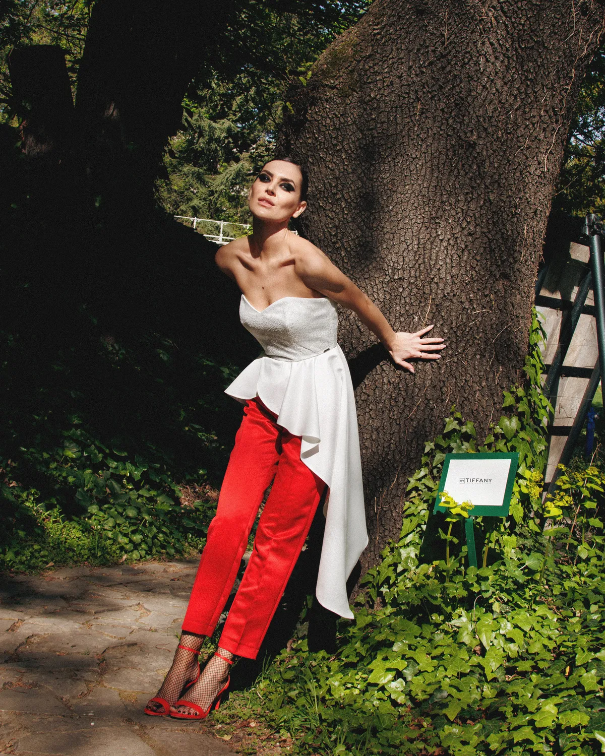 Elegantne svečane pantalone ravnog kroja 