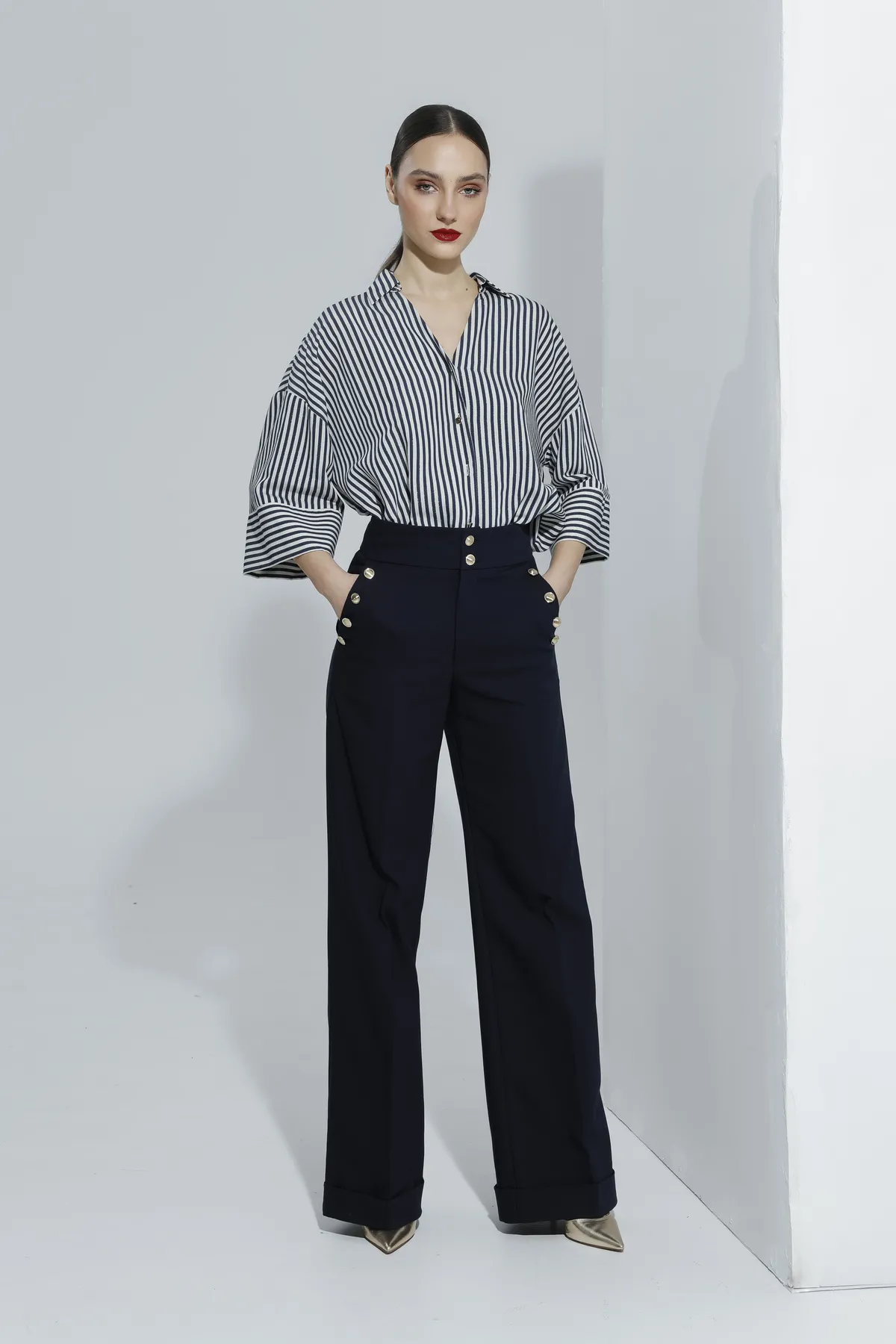 Elegantne pantalone širokog kroja