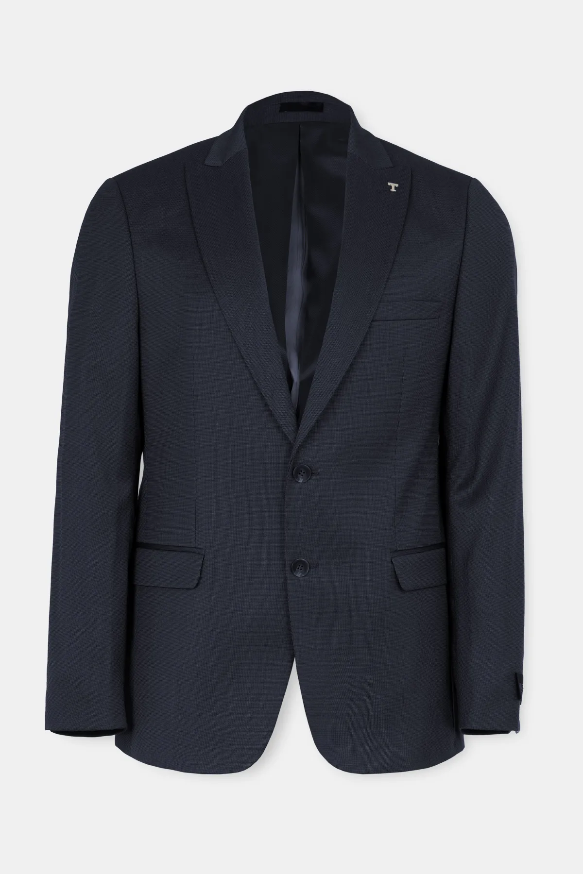 Muško elegantno odelo 