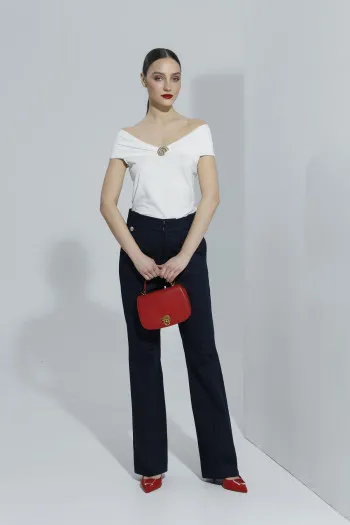 Elegantna majica sa drapiranim izrezom