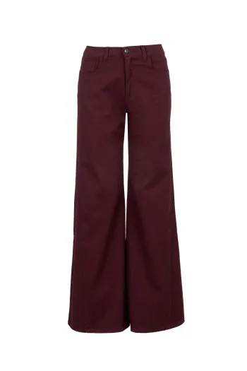 Pantalone sa umetkom duž nogavice